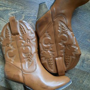 Cowboy boots with design